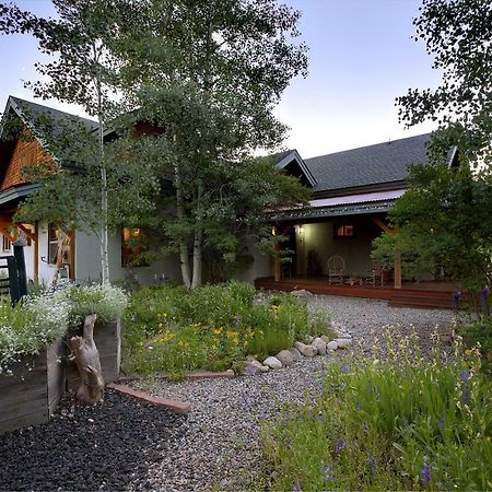 Mariposa Lodge Bed And Breakfast Стиймбоут Спрингс Екстериор снимка