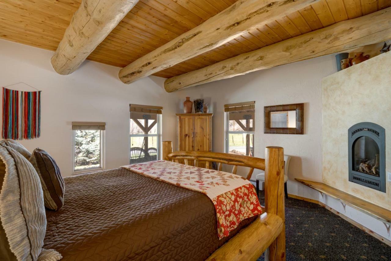 Mariposa Lodge Bed And Breakfast Стиймбоут Спрингс Екстериор снимка