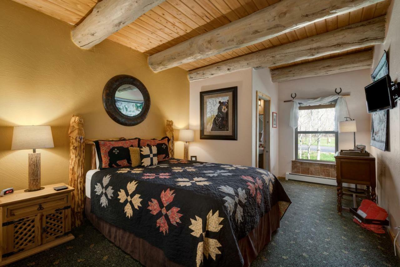 Mariposa Lodge Bed And Breakfast Стиймбоут Спрингс Екстериор снимка